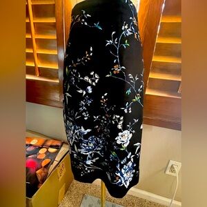 Black patterned skirt, knee length with zip back and small